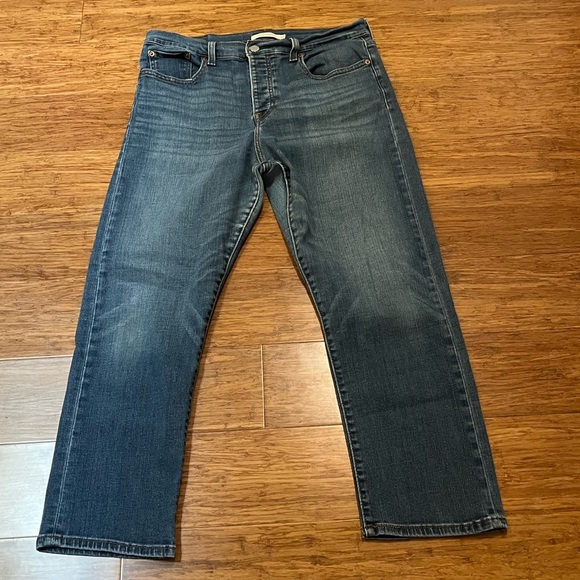 Levi's Denim - Levi's Wedgie Straight Medium Wash High Rise Ankle Blue Jeans. Size Women's 32
